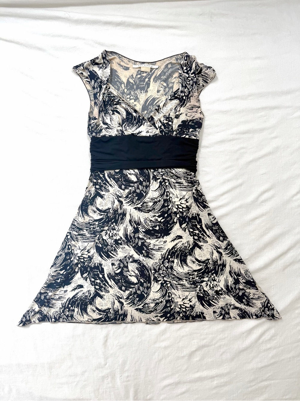 Y2K Black White Wrap Waist Style Dress Max Studio — old money minimalist classy